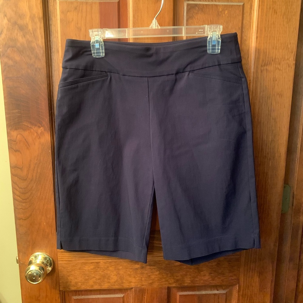 ATTYRE NEW YORK, NEW pull on stretch shorts, size 10, NAVY BLUE. New without tag